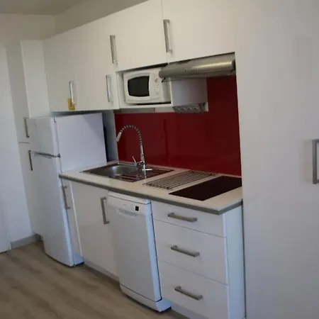 99, Héliopolis E Au Village Naturiste * Agde