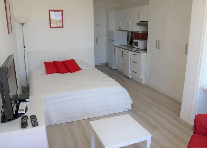 99, Héliopolis E Au Village Naturiste