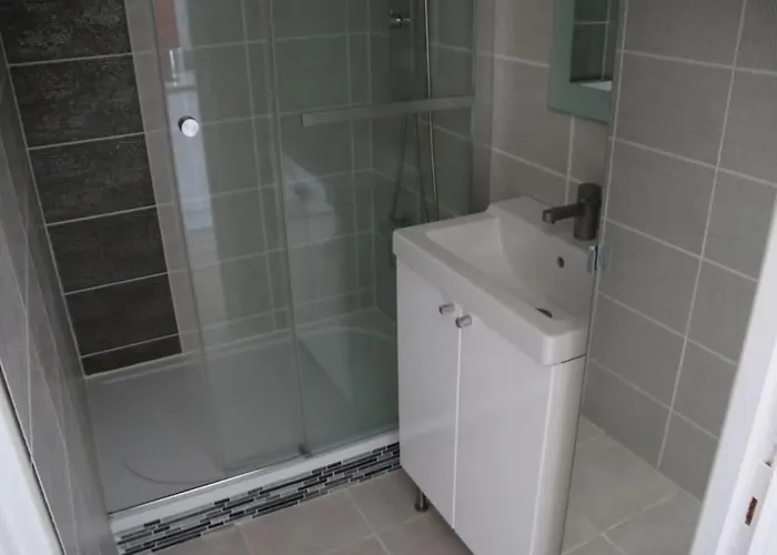 99, Héliopolis E Au Village Naturiste Agde